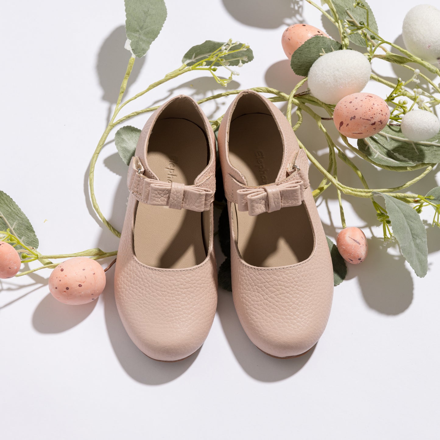 Pink leather Mary Jane shoes for girls with a rounded toe and adjustable strap buckle.