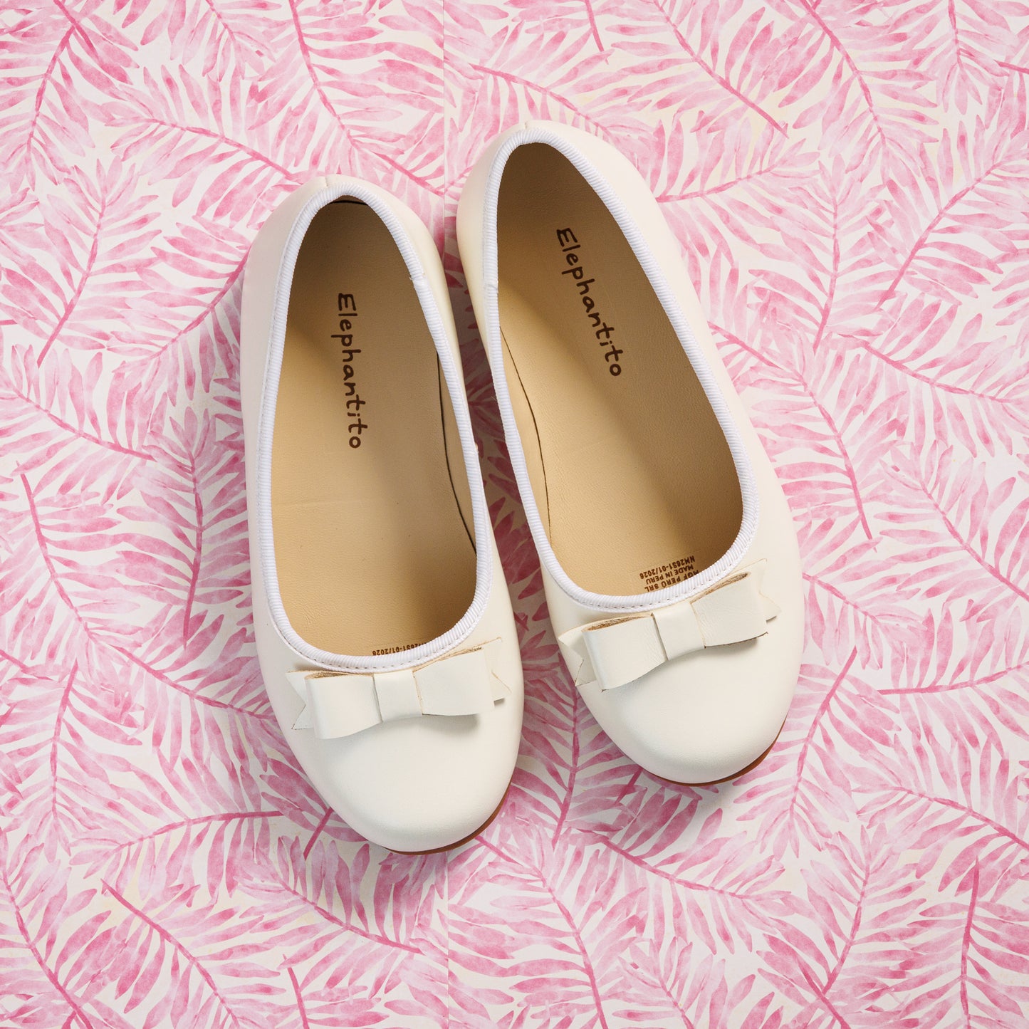 Elephantito - Bone-colored children's ballet flats with a small bow on the toe and smooth leather finish.