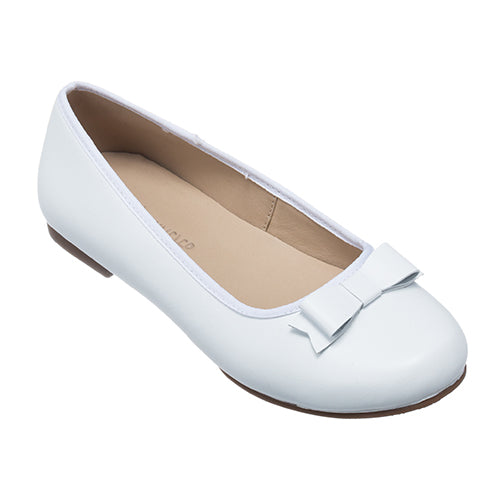 White leather ballet flat for girls with a small bow detail and tan interior lining.