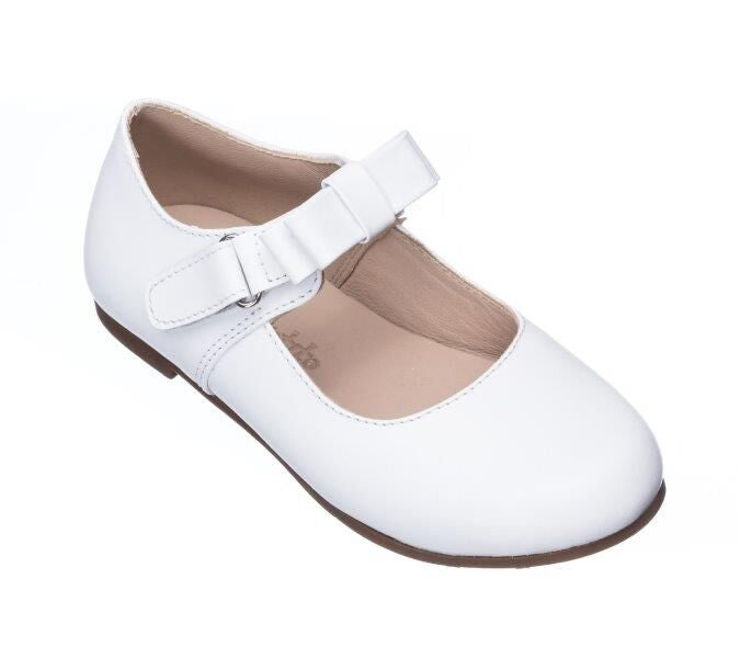 White leather Mary Jane shoe with adjustable strap and smooth rounded toe for girls.