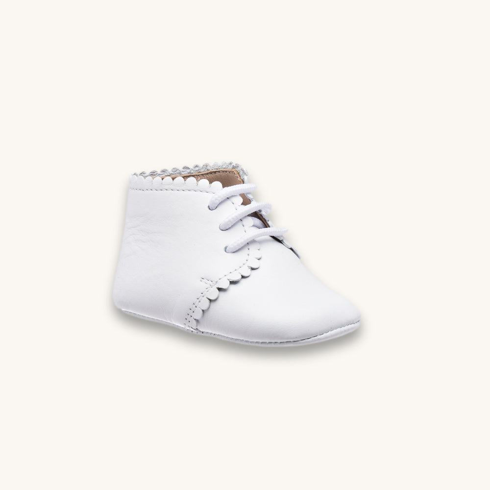 Bottines blanches à festons