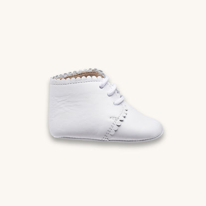 Bottines blanches à festons