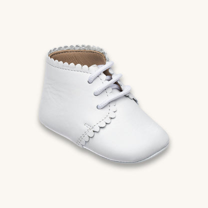 Bottines blanches à festons
