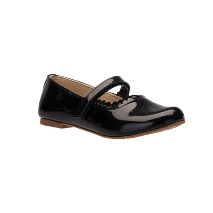 Black patent leather Mary Jane flat with scalloped edge and single strap for girls.
