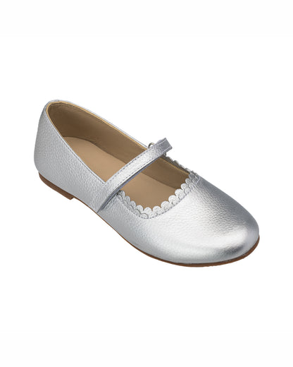 Silver leather toddler Mary Jane shoe with scalloped edge and slim strap buckle closure.