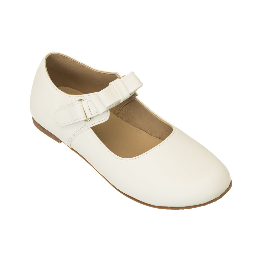 Elephantito - Bone-colored leather Mary Jane shoe with a bow detail on the strap and a flat sole.