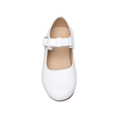 White leather girls Mary Jane shoe with adjustable buckle strap and rounded toe.