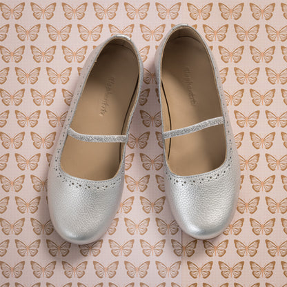 Silver textured leather ballerina flats for girls with elastic straps and perforated detailing.