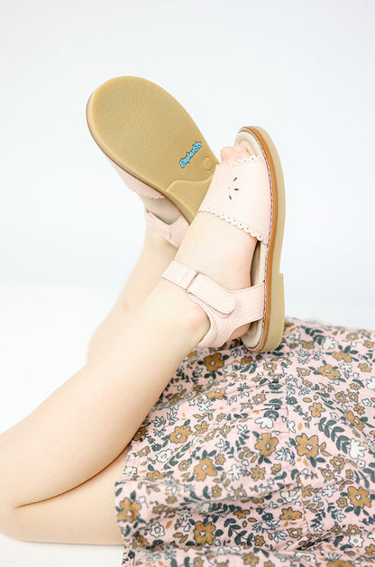 Classic Sandal with Scallop Pink