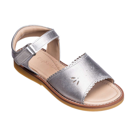 Classic Sandal with Scallop Silver